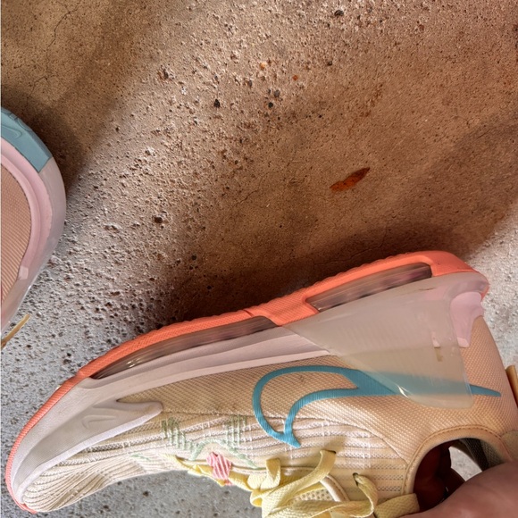 Size 9 Lebron witness 6 ‘Easter’ - Picture 2 of 7